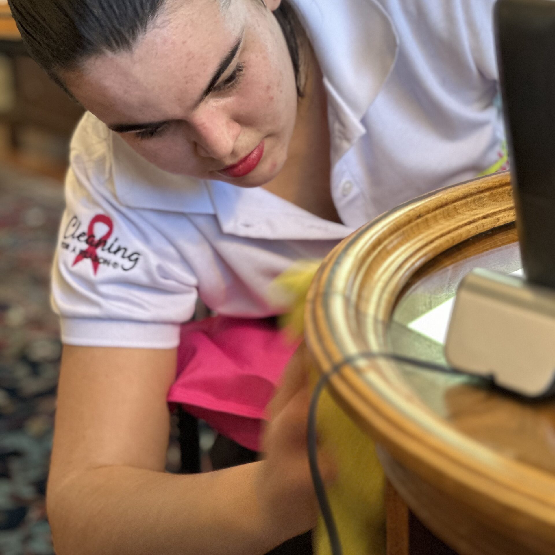 Simplify Cleaning professional ensuring a detailed and pristine result
