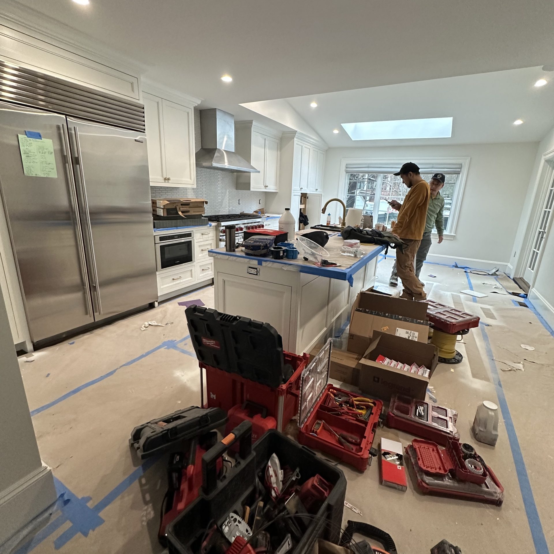 Professionals from Simplify Cleaning ensuring that the post-cleaning service is done in the right way.