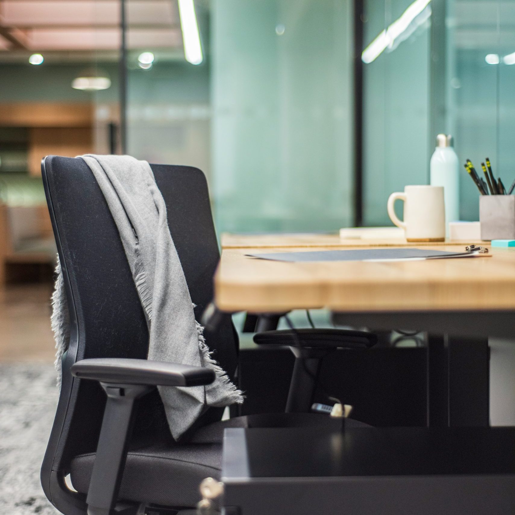 comfortable and pristine office after a cleaning service