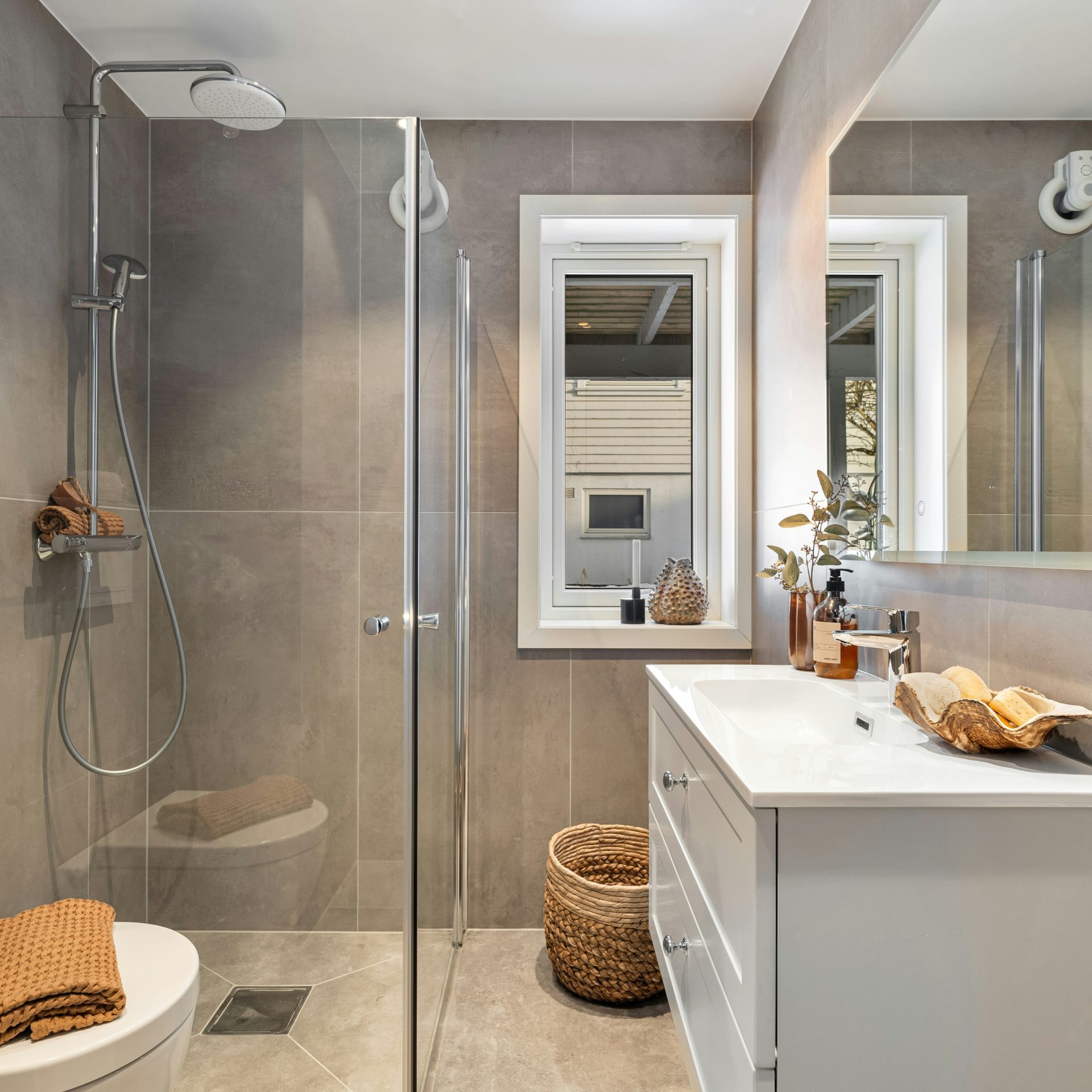 bathroom, cleaned and sanitized