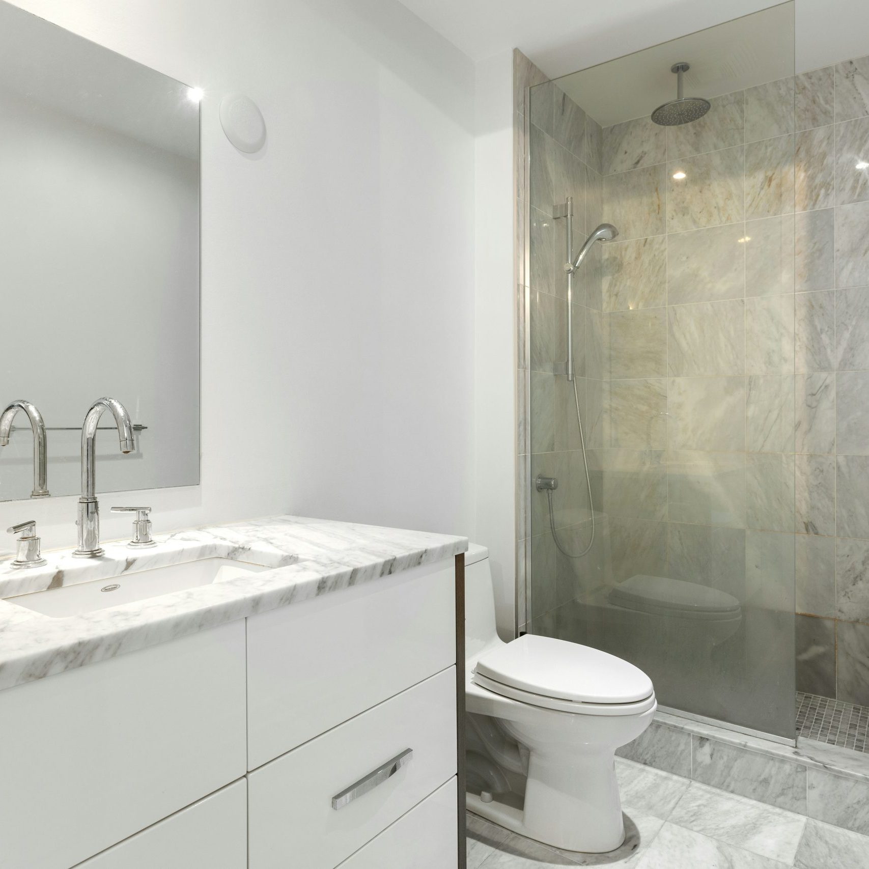 bathroom, tidy and pristine